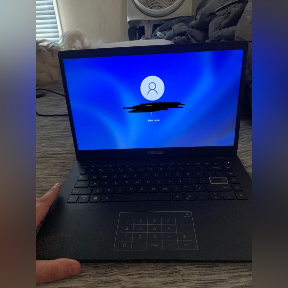 VivaBook_ASUS Laptop, RAZER DEATHADDER V2 MINI, onn. Gaming Mechanical Keyboard